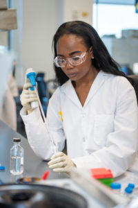 Roesha Andre, Graduate Student Instructor, in the lab